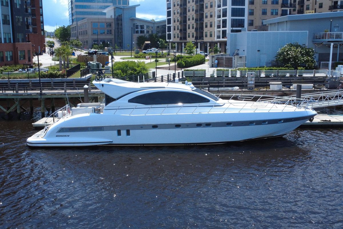 2010 Mangusta 72 