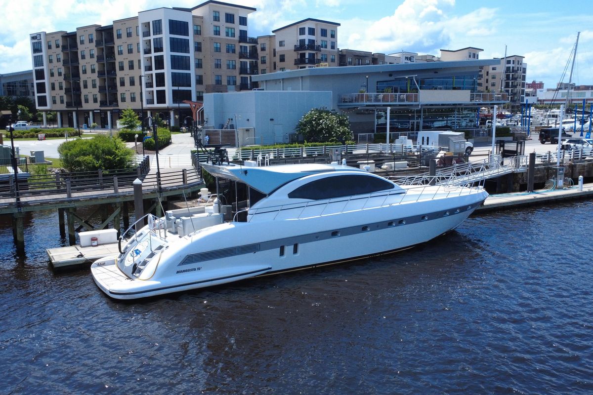 2010 Mangusta 72 
