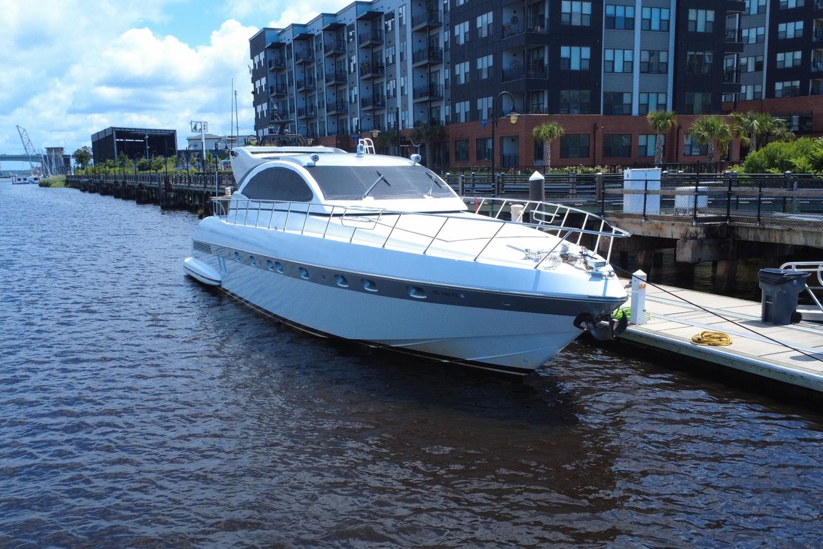 2010 Mangusta 72 