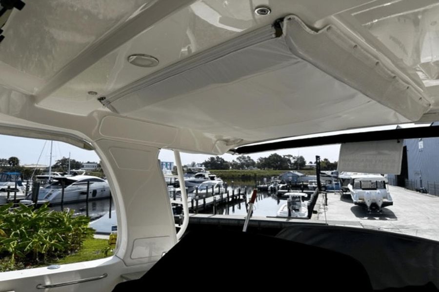 2021 Boston Whaler 350 Realm