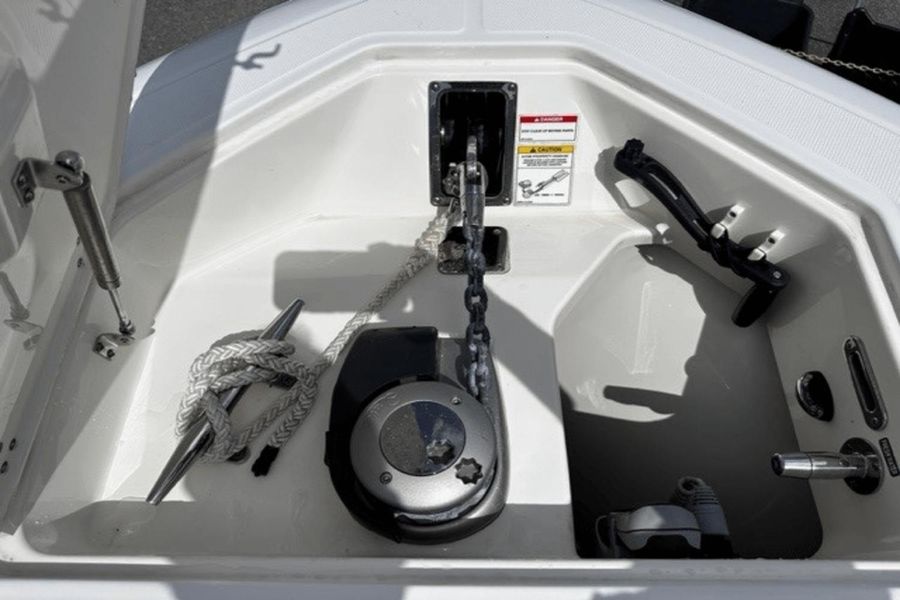 2021 Boston Whaler 350 Realm