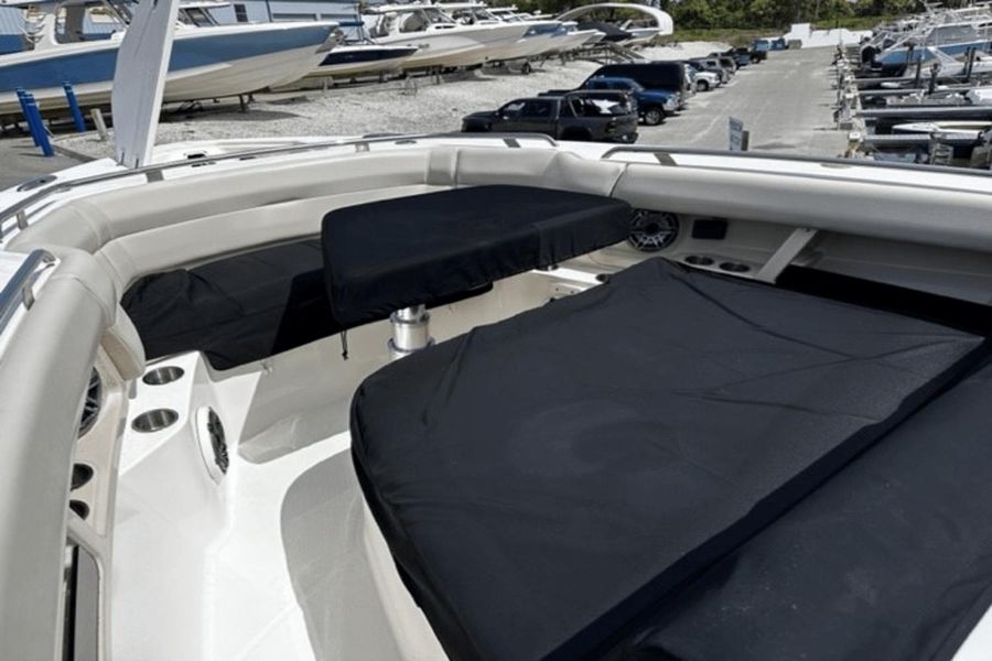 2021 Boston Whaler 350 Realm