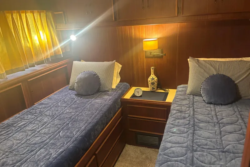 Ruby Yacht Photos Pics Cozy twin cabin with blue bedding on 1981 Hatteras 56 Motor Yacht.