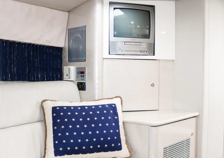  Yacht Photos Pics 2003 Formula 370 Super Sport cabin interior with TV and star-patterned pillow.