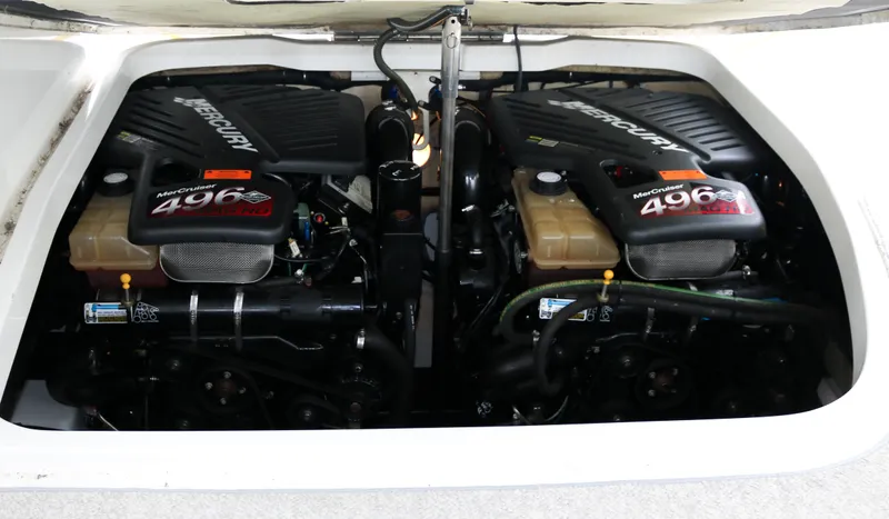  Yacht Photos Pics Twin Mercury 496 engines in a 2003 Formula 370 Super Sport boat.