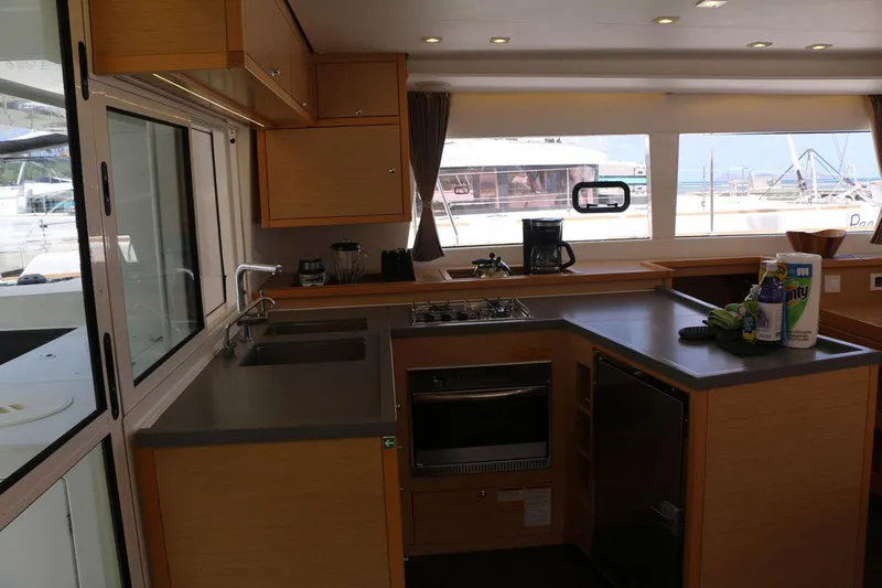 Rum Away Yacht Photos Pics 