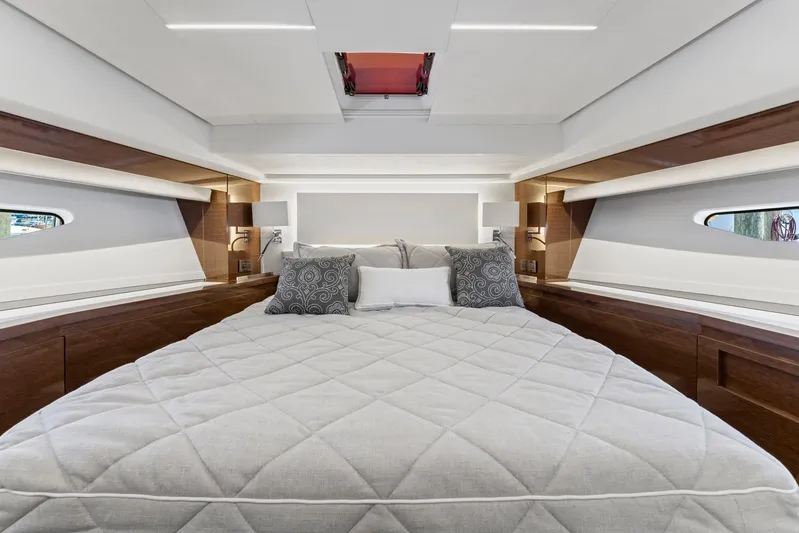 Lions Pride Yacht Photos Pics 