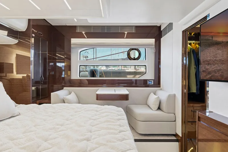 Lions Pride Yacht Photos Pics 