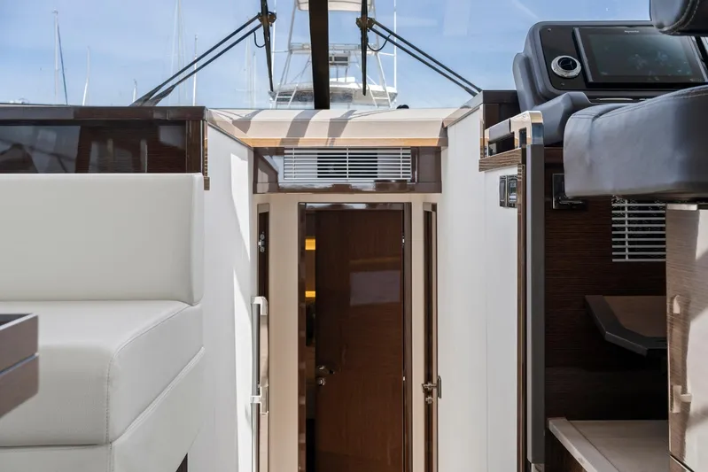 Lions Pride Yacht Photos Pics 