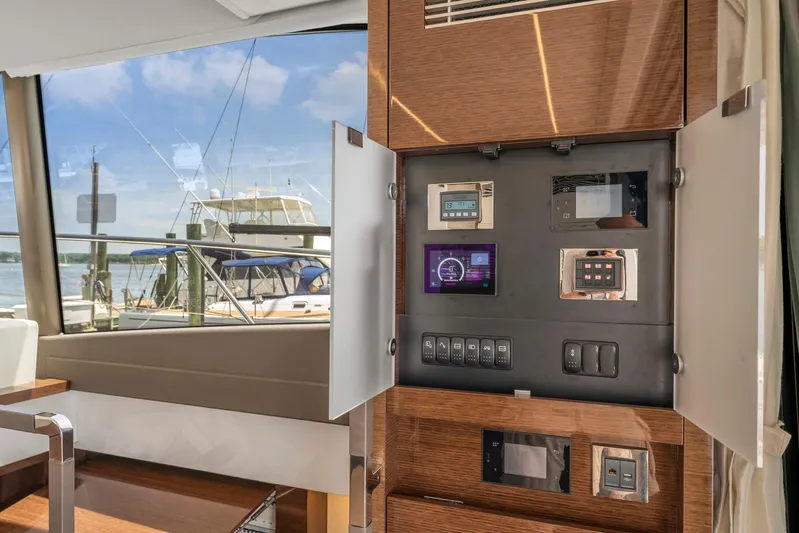 Lions Pride Yacht Photos Pics 