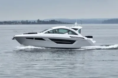Cruisers Yachts 50 Cantius
