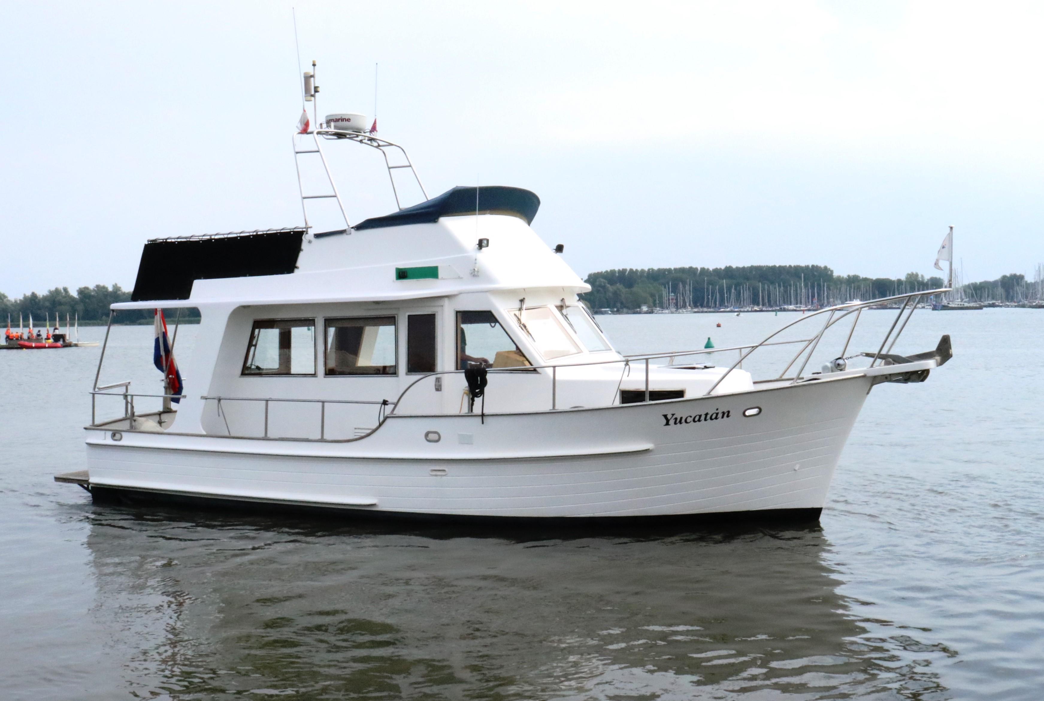 2004 Integrity 32 Sedan Motor Yacht for sale YachtWorld