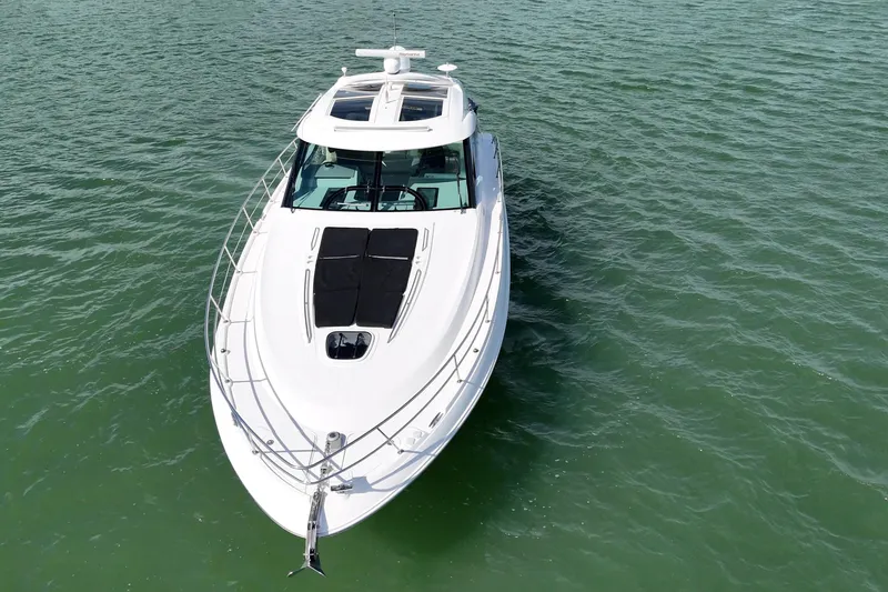  Yacht Photos Pics 2014 Sea Ray 470 Sundancer yacht cruising on open water.