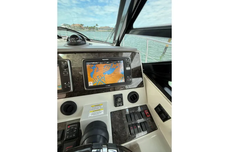  Yacht Photos Pics 2014 Sea Ray 470 Sundancer helm with navigation display and controls.