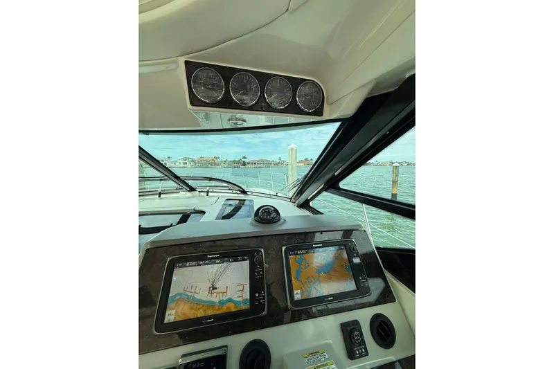  Yacht Photos Pics 2014 Sea Ray 470 Sundancer helm with navigation screens and ocean view.
