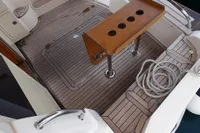Sas-Vektor 950 yacht deck, 2015 model, featuring wooden flooring and a mounted table.