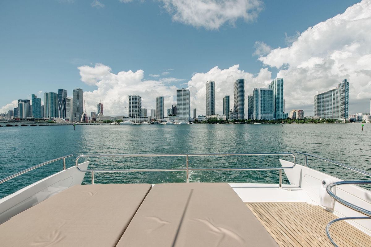 2016 Azimut 64 