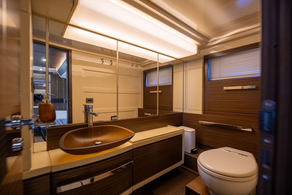 2016 Azimut 64 