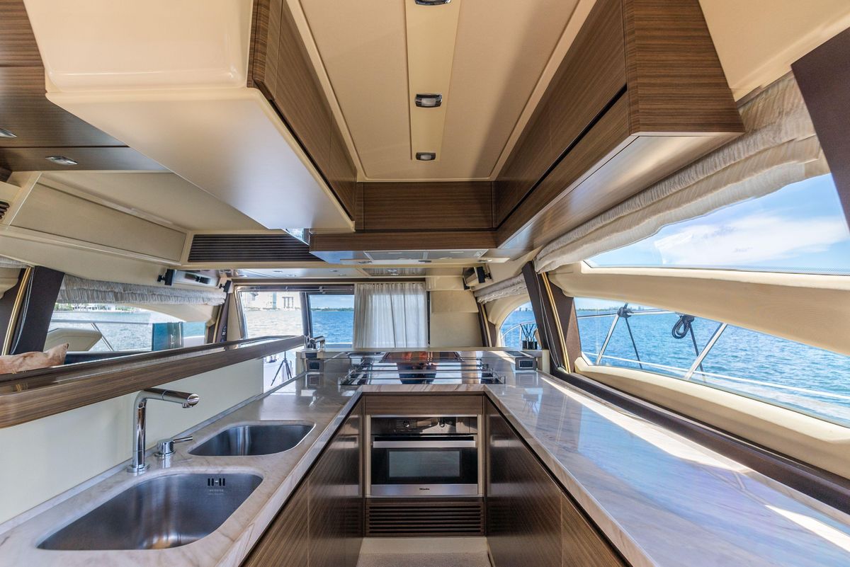 2016 Azimut 64 