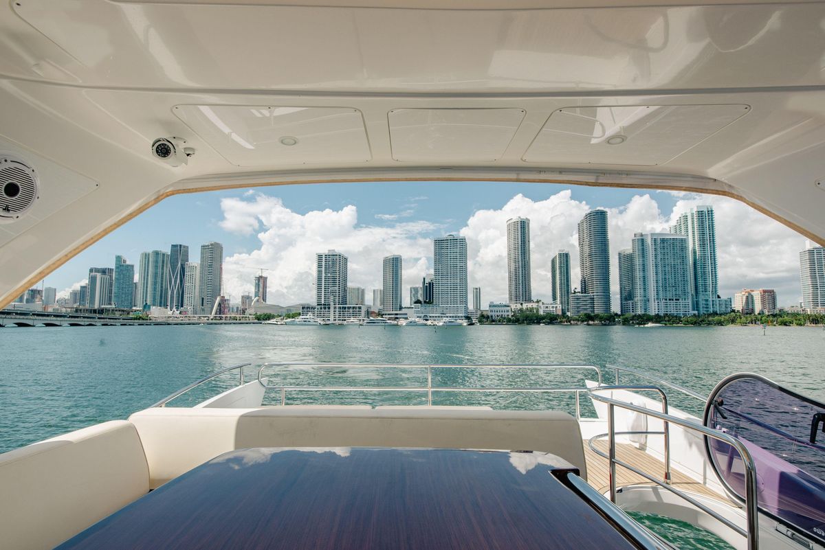 2016 Azimut 64 