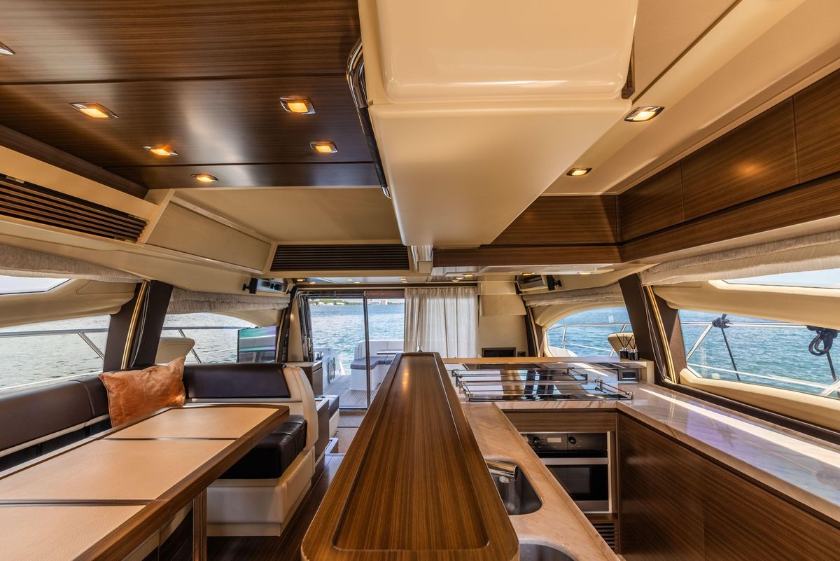 2016 Azimut 64 