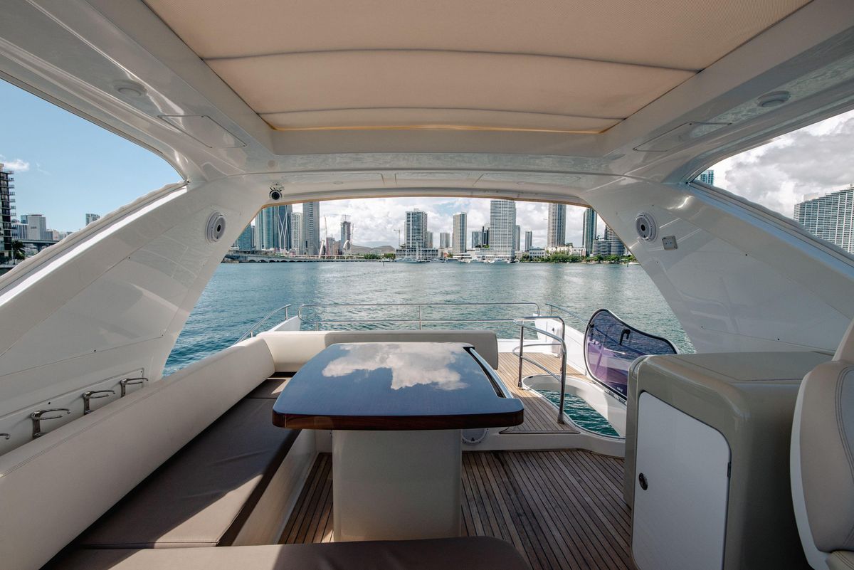 2016 Azimut 64 
