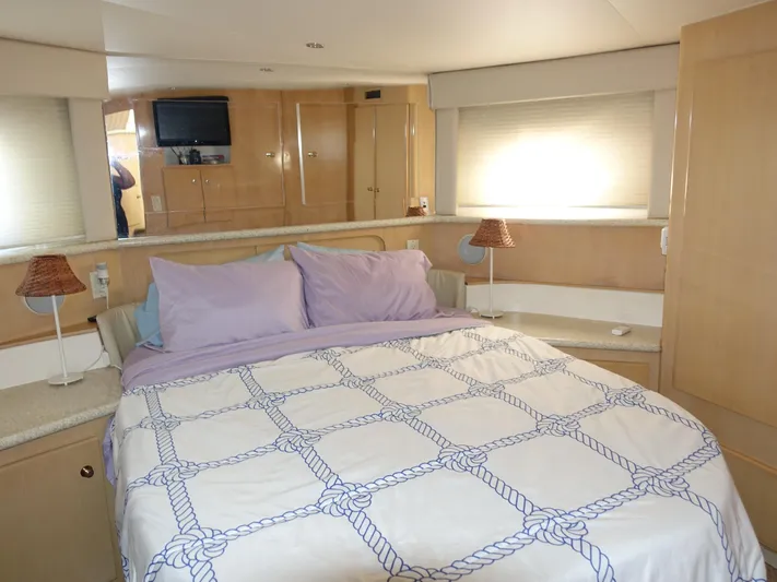  Yacht Photos Pics Interior of 2000 Carver 406 Aft Cabin Motor Yacht bedroom with cozy bed and modern decor.