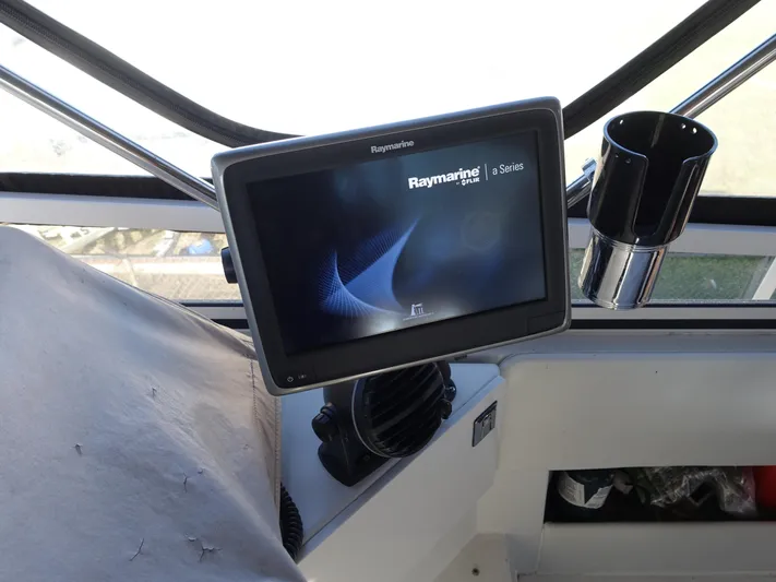 Yacht Photos Pics Raymarine display on 2000 Carver 406 Aft Cabin Motor Yacht helm.
