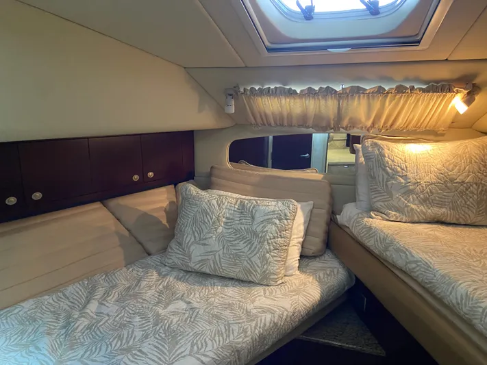 Caney Cabin Yacht Photos Pics 