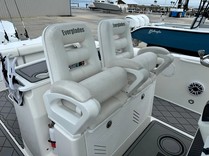  Yacht Photos Pics 2008 Everglades 320CC boat with dual cushioned seats and armrests, docked at a marina.