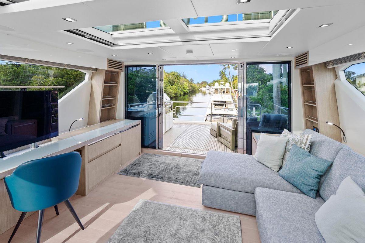 2021 Monte Carlo Yachts 76 