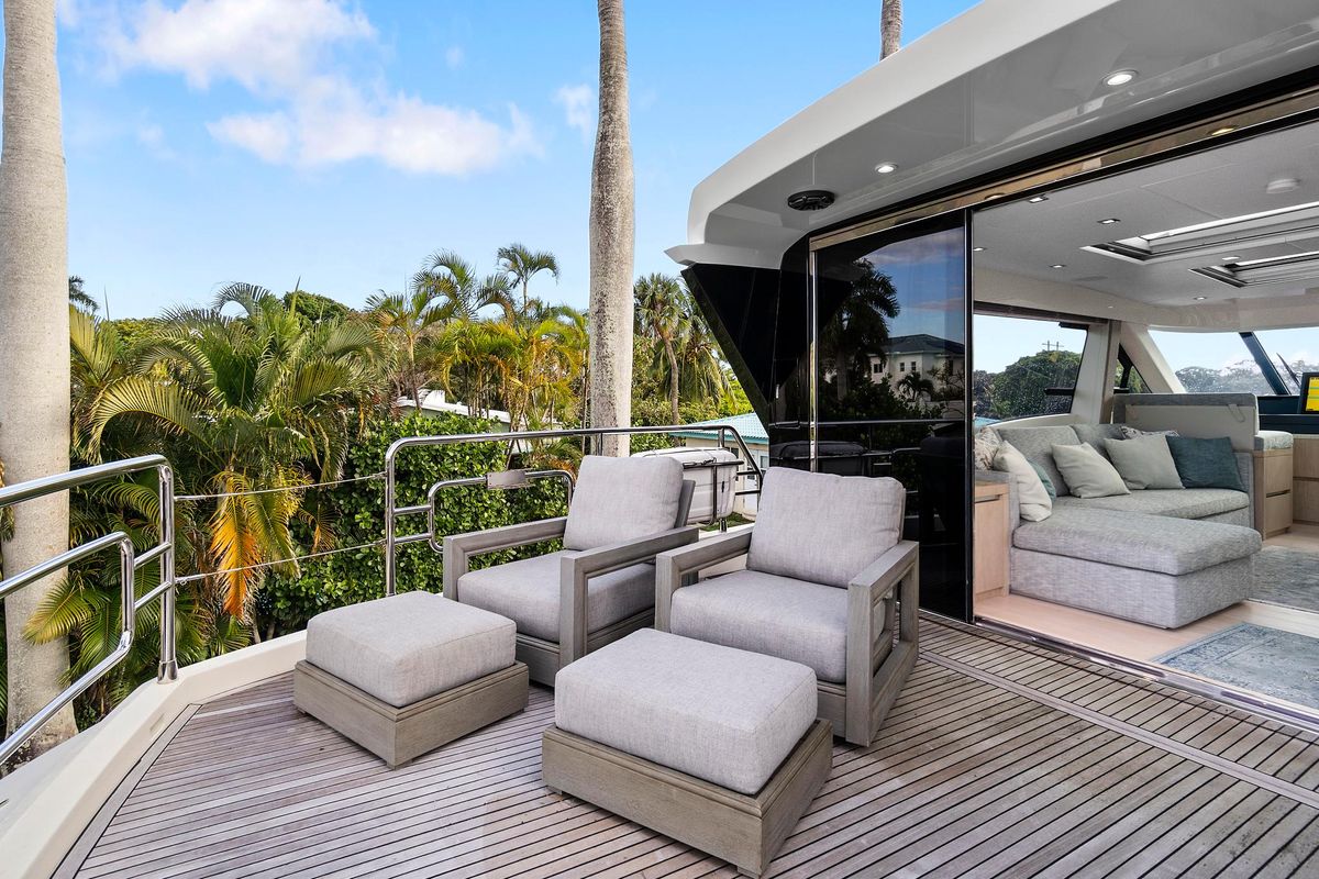 2021 Monte Carlo Yachts 76 