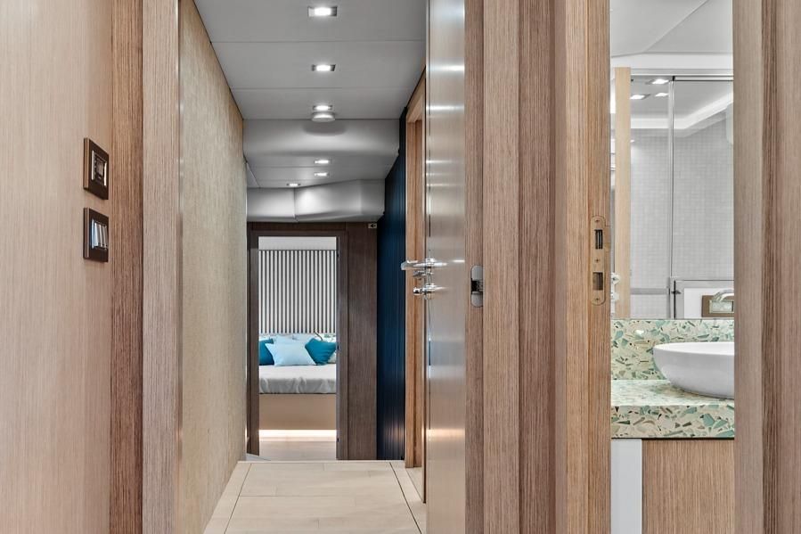 2021 Monte Carlo Yachts 76 