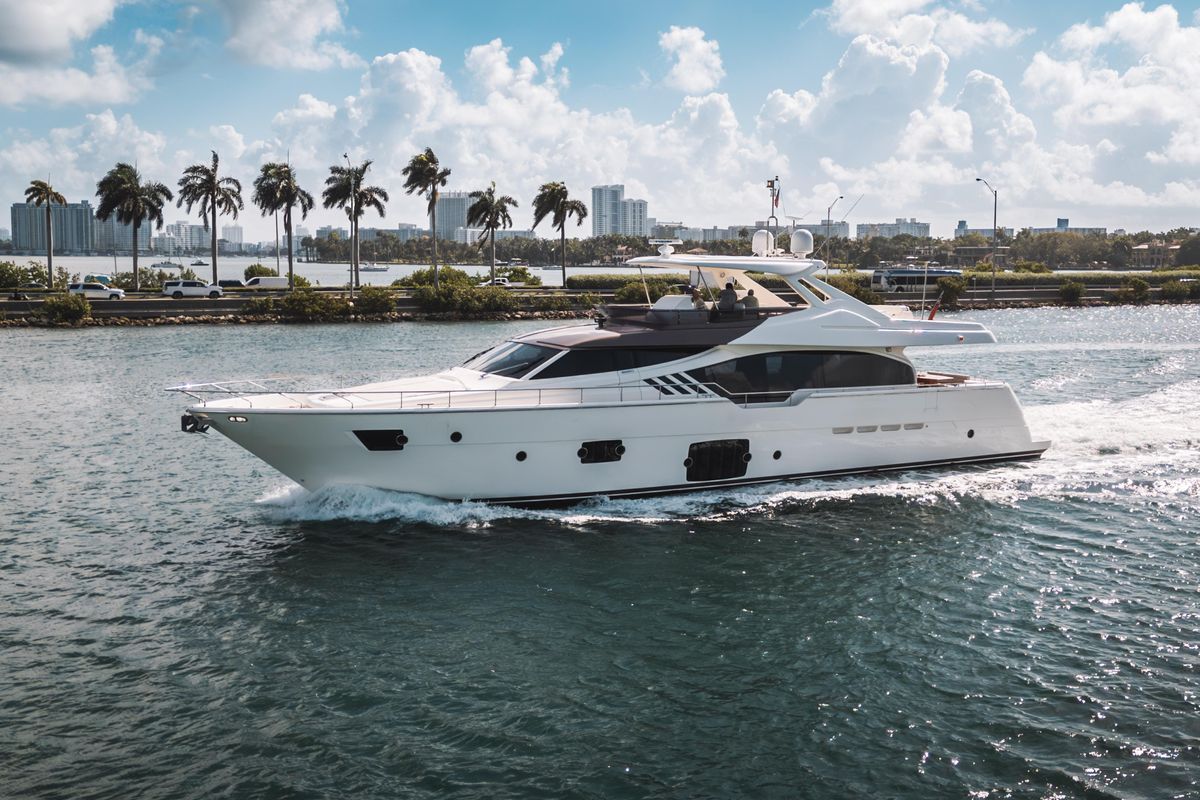 2014 Ferretti Yachts 87 