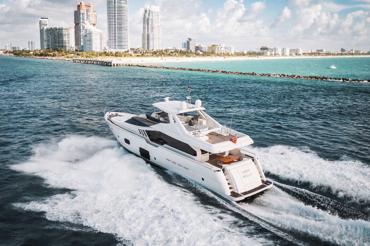 2014 Ferretti Yachts 87 