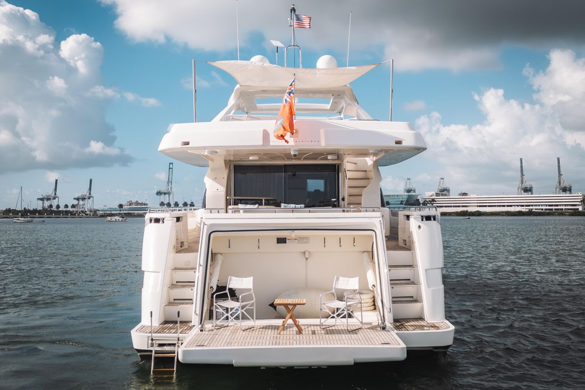 2014 Ferretti Yachts 87 