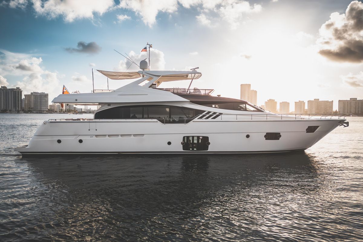 2014 Ferretti Yachts 87 