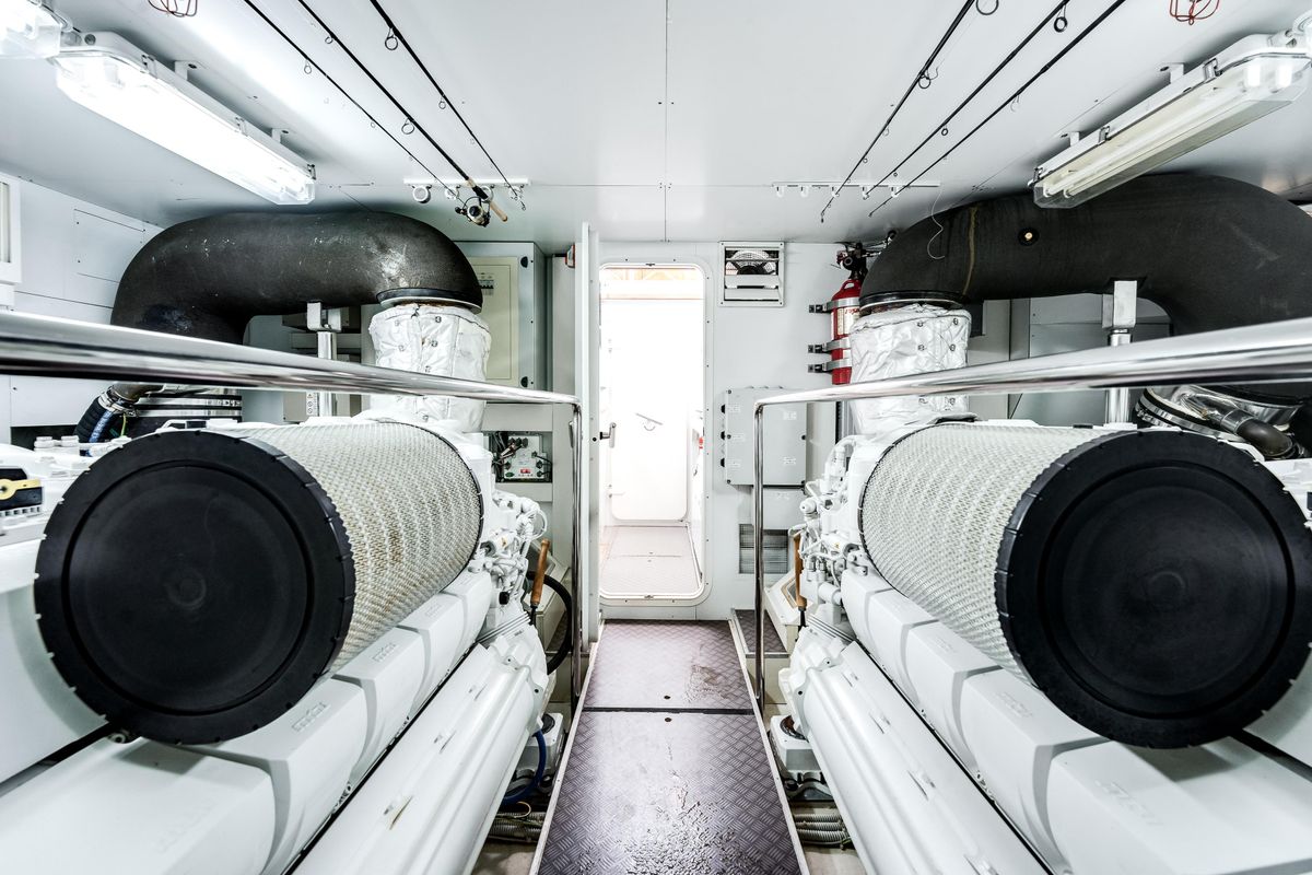 2014 Ferretti Yachts 87 