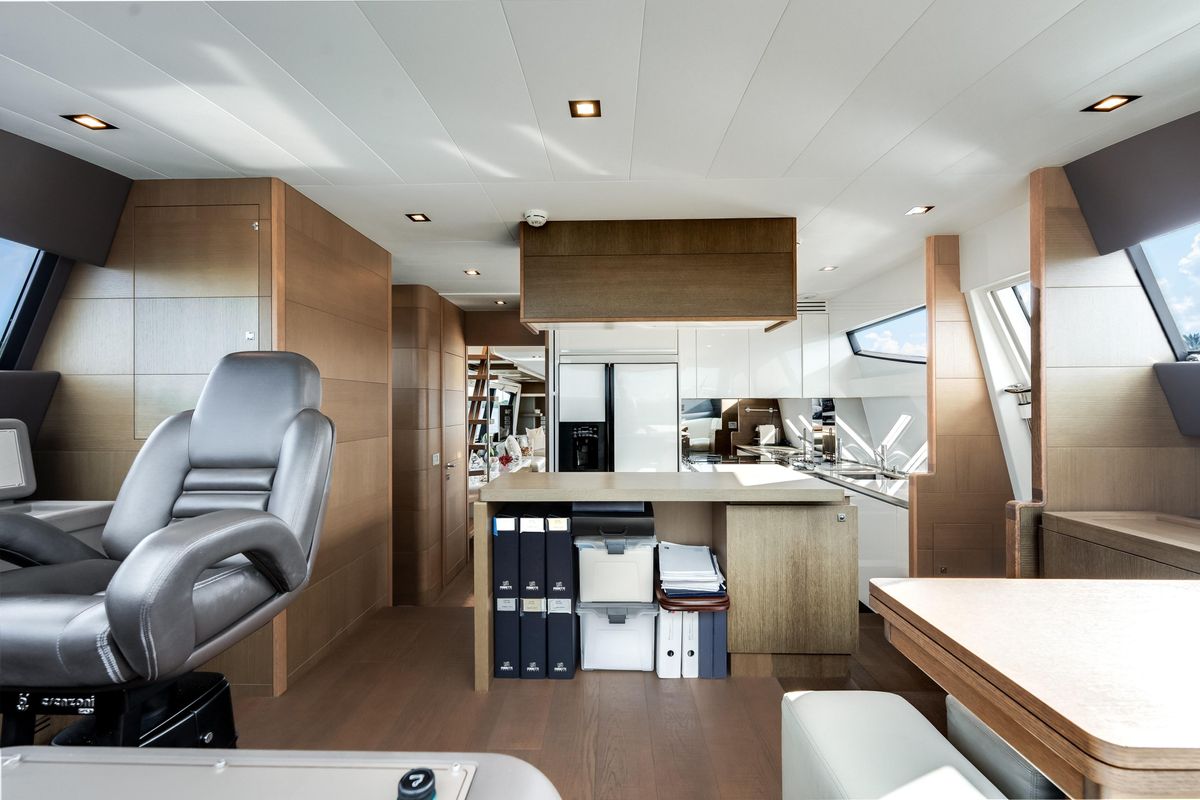 2014 Ferretti Yachts 87 