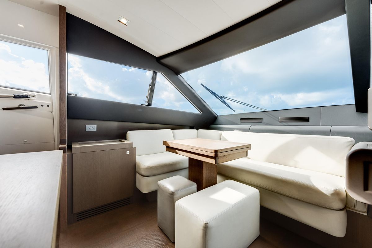 2014 Ferretti Yachts 87 