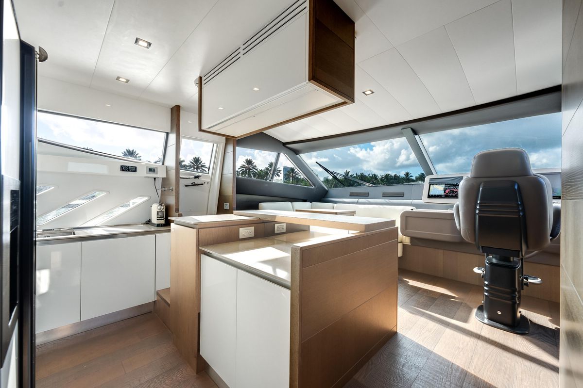 2014 Ferretti Yachts 87 