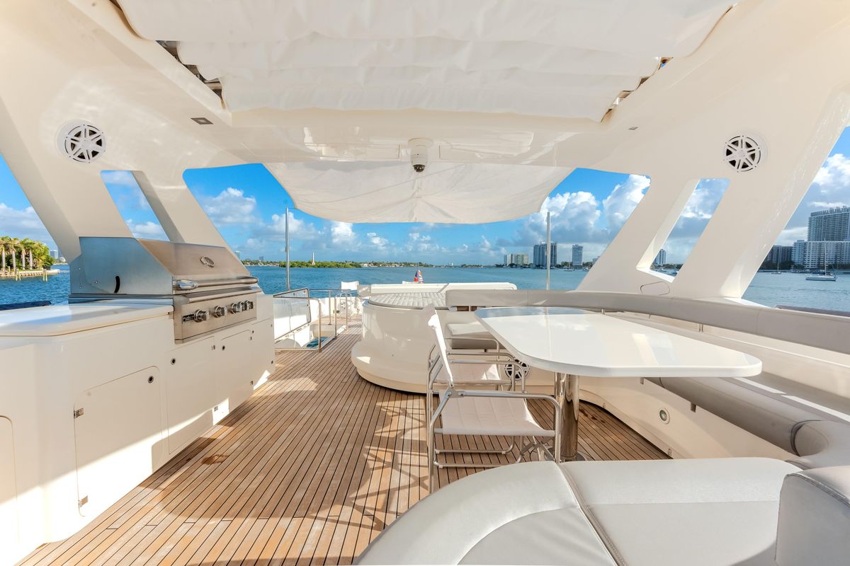 2014 Ferretti Yachts 87 