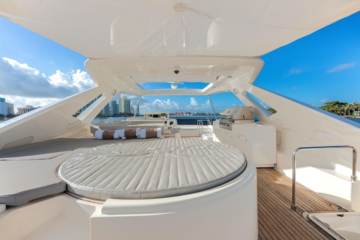 2014 Ferretti Yachts 87 