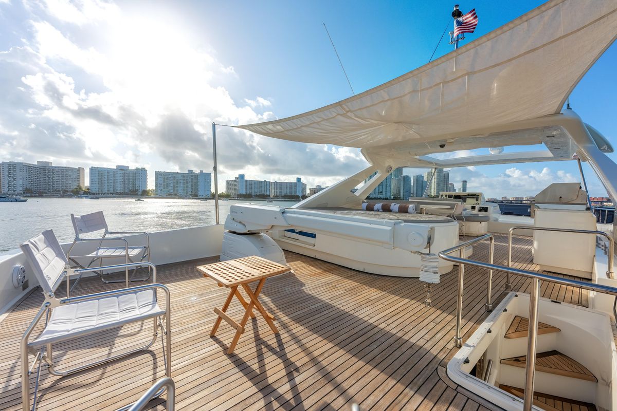 2014 Ferretti Yachts 87 