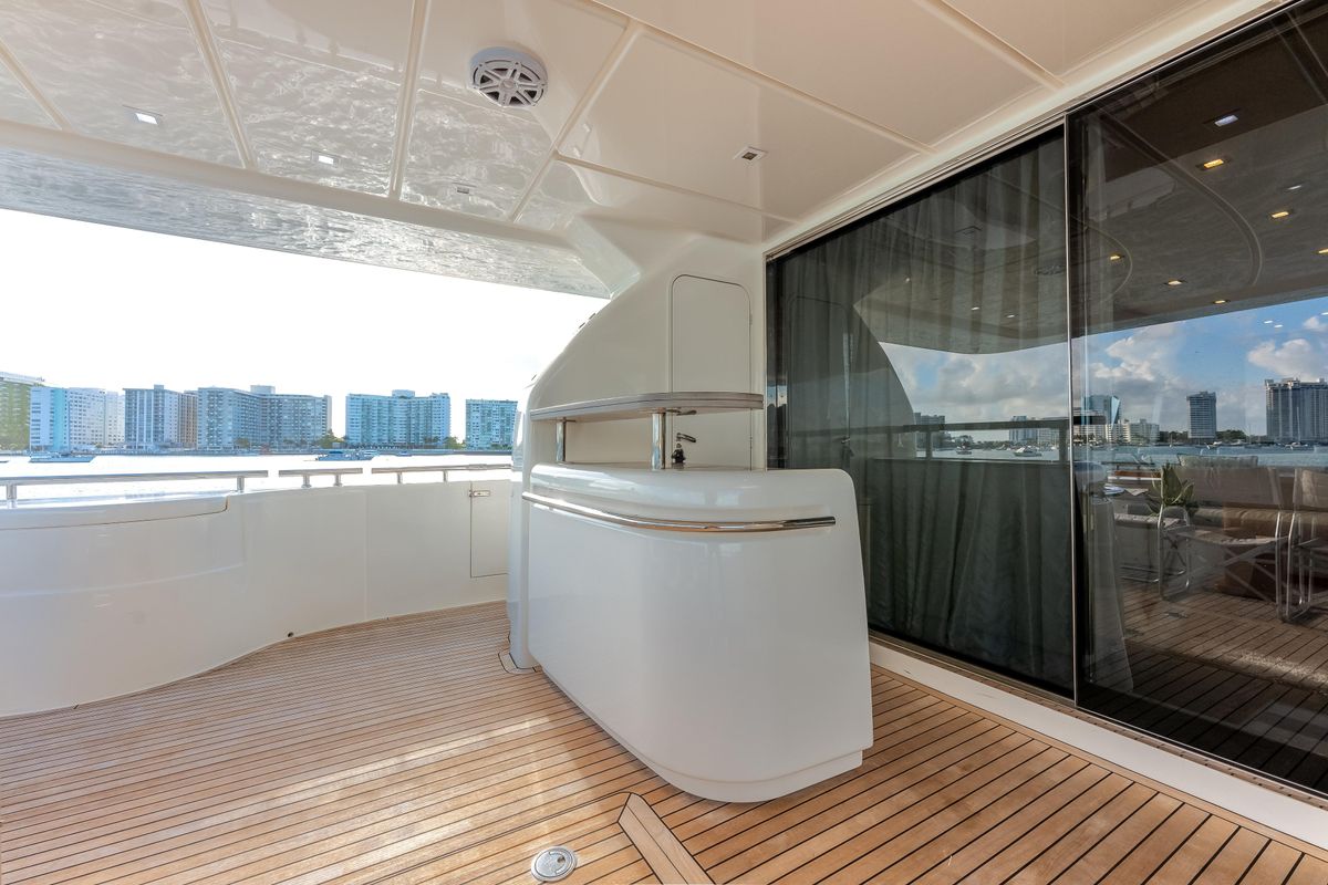 2014 Ferretti Yachts 87 