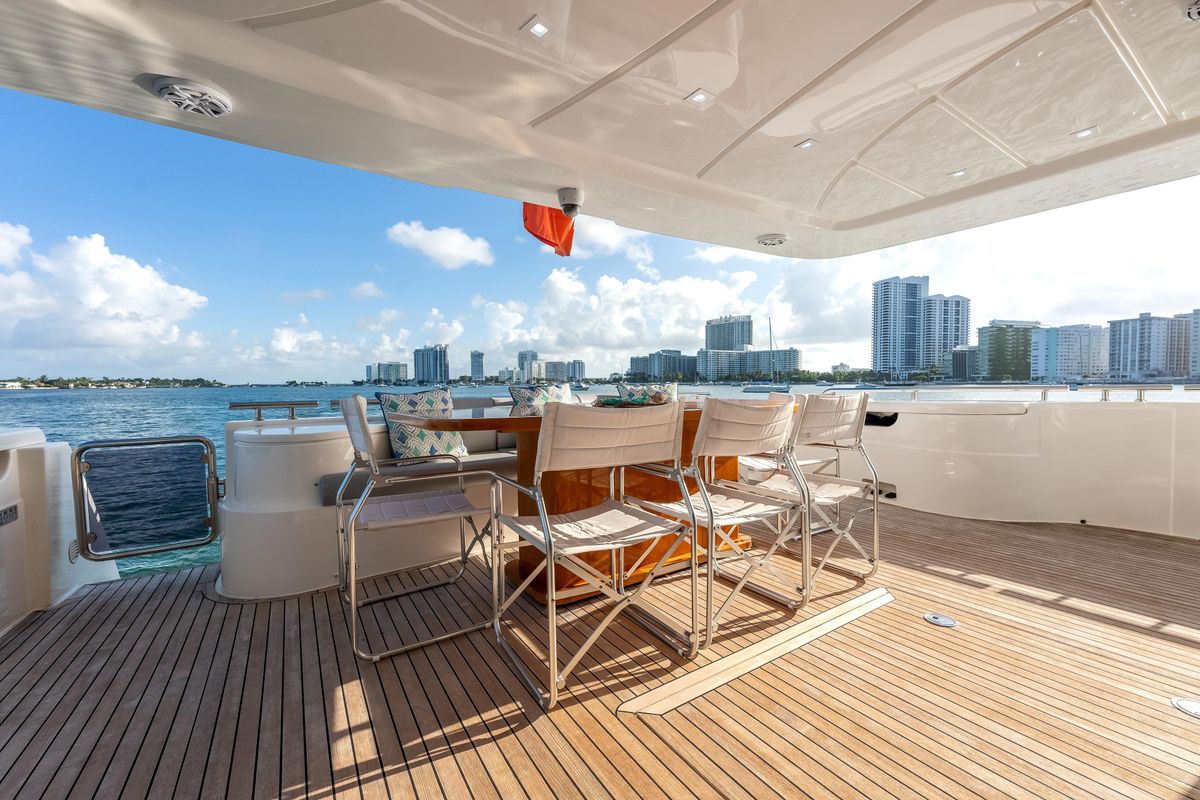 2014 Ferretti Yachts 87 