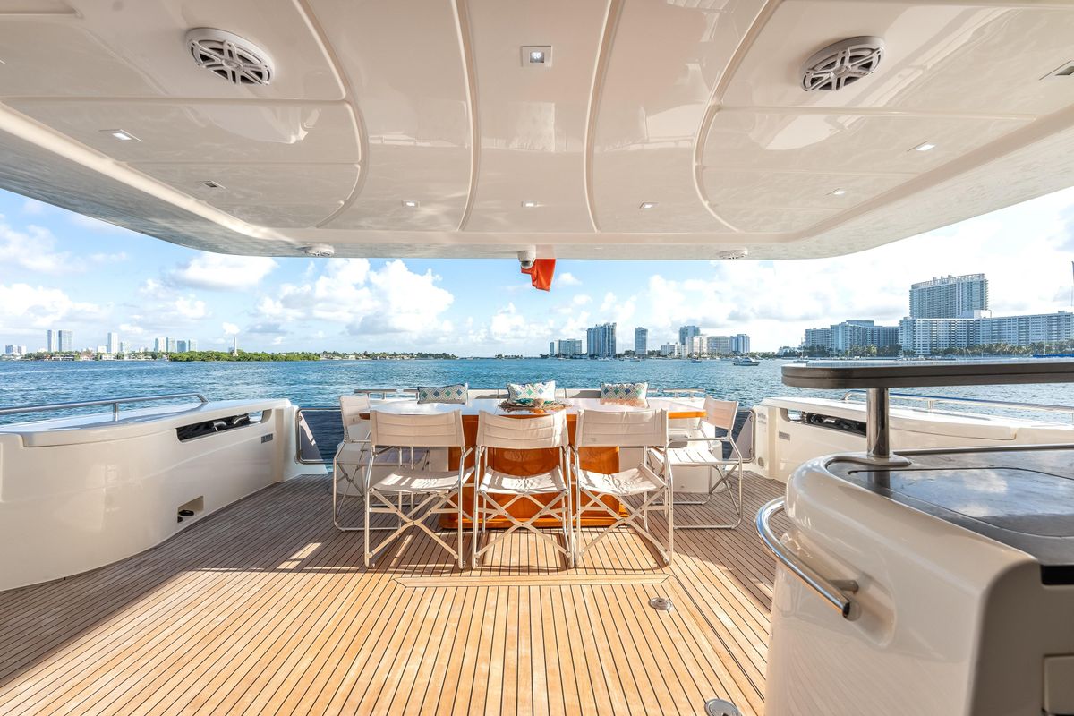 2014 Ferretti Yachts 87 