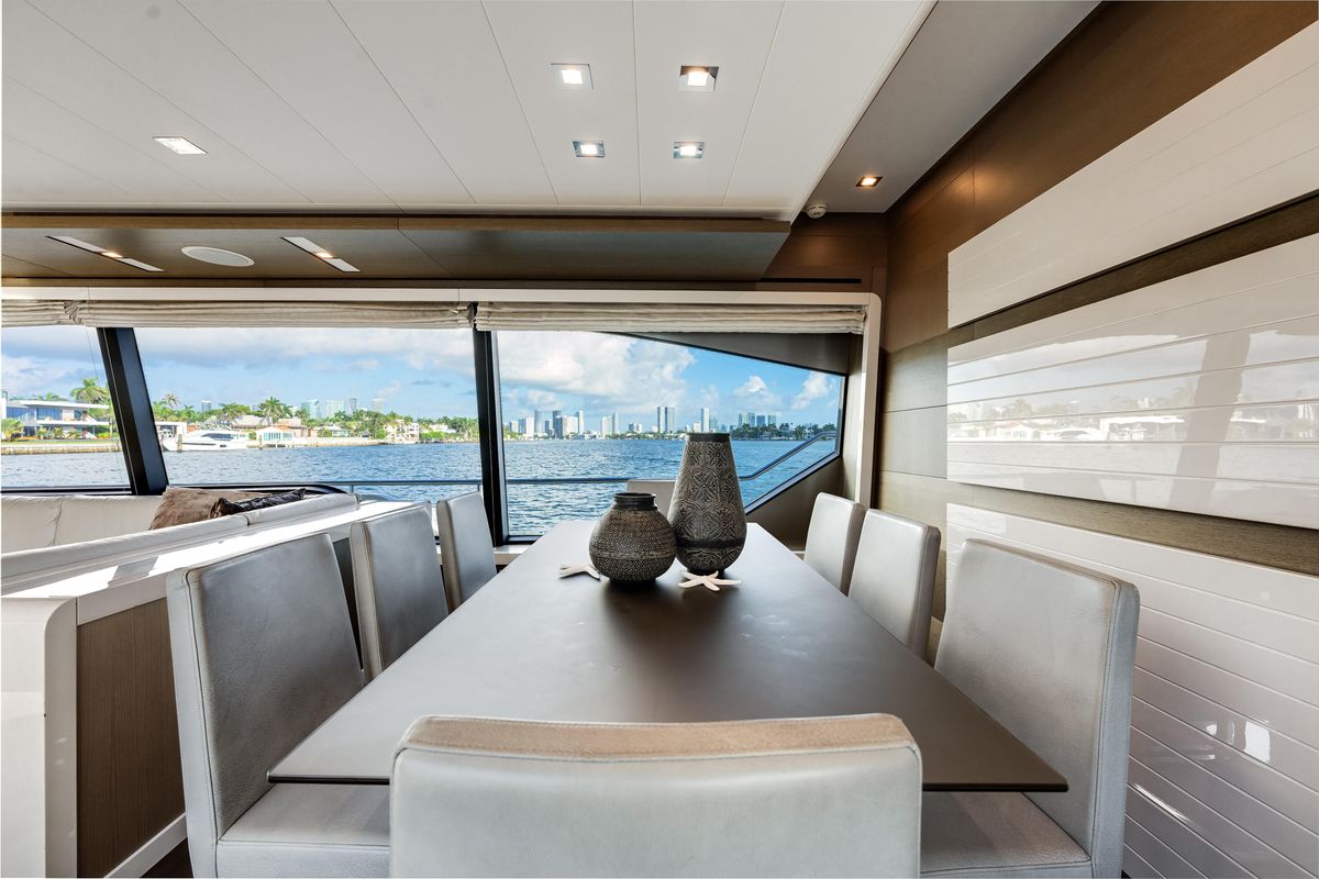 2014 Ferretti Yachts 87 