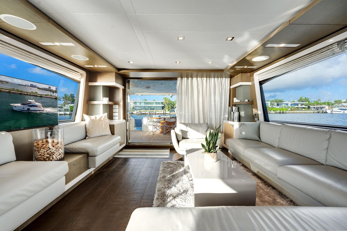 2014 Ferretti Yachts 87 