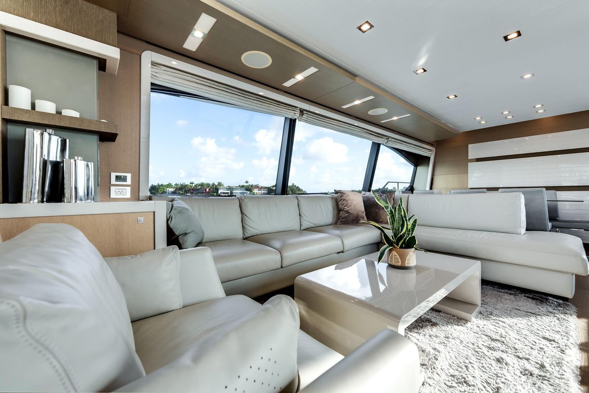 2014 Ferretti Yachts 87 